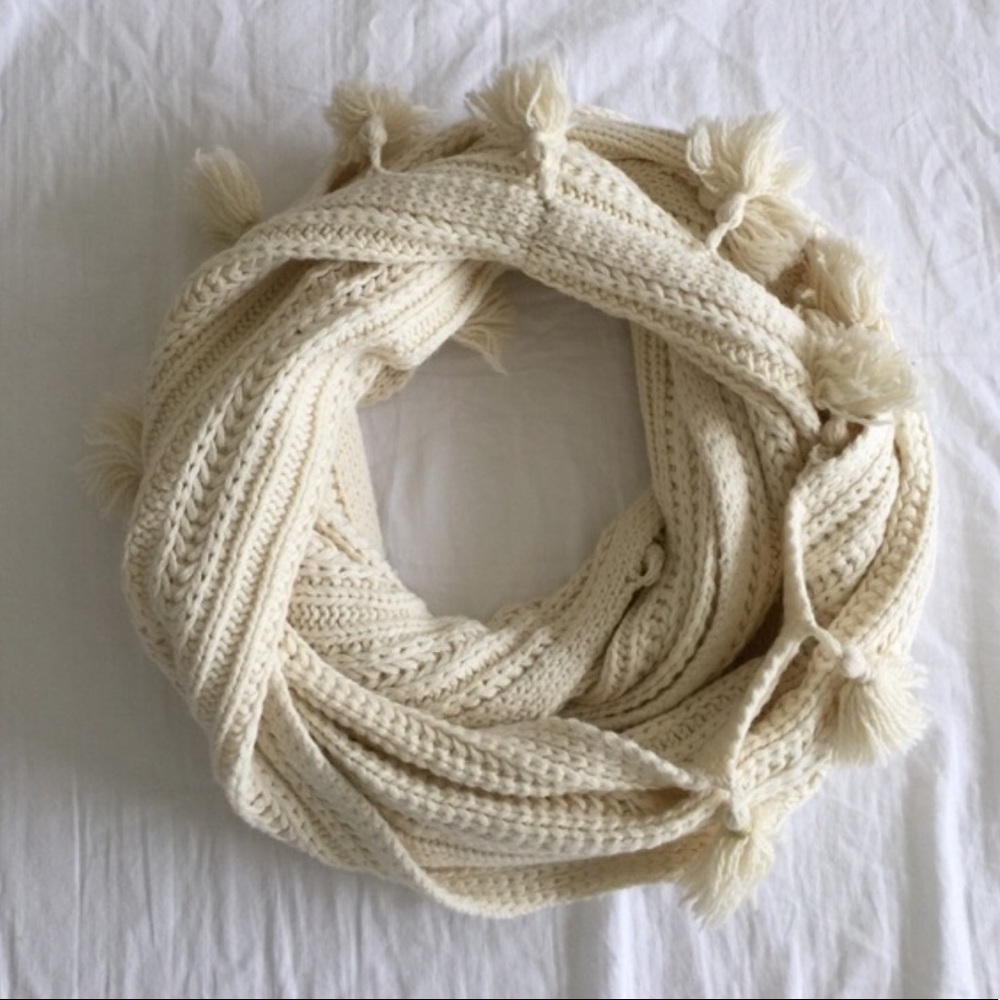 Hollister cream white wrap scarf